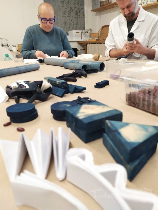 KURZ TEXTILNÍ REZERVNÍ TISK: Přírodní INDIGO