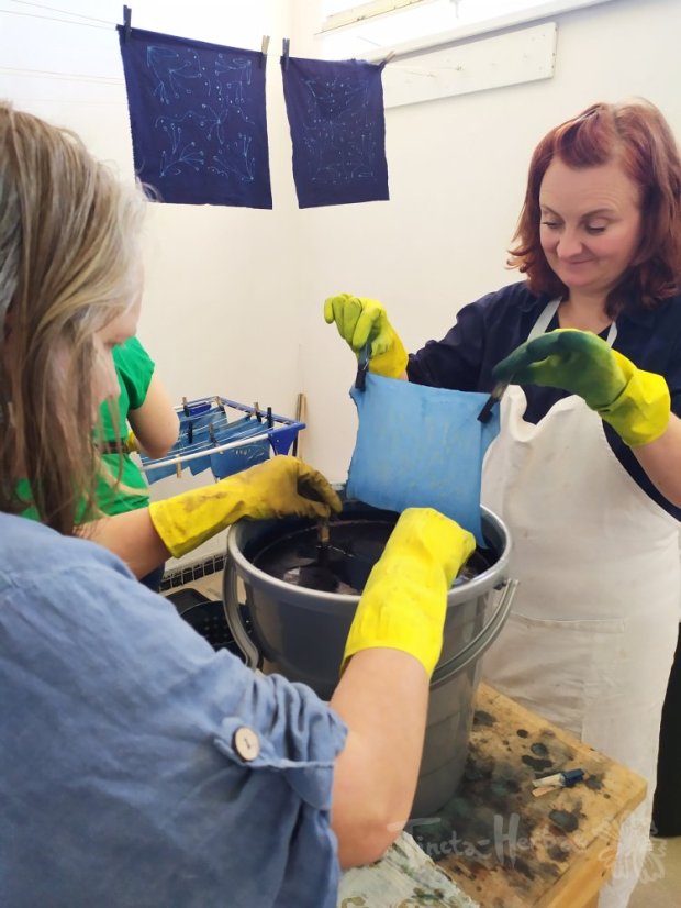 KURZ TEXTILNÍ REZERVNÍ TISK: Přírodní INDIGO