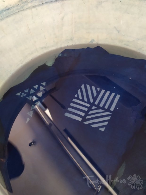 KURZ TEXTILNÍ REZERVNÍ TISK: Přírodní INDIGO