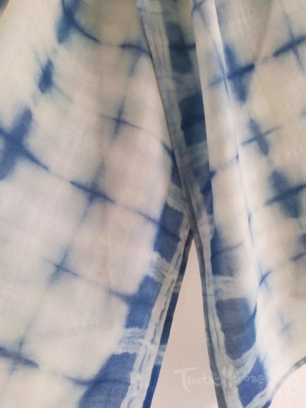 ŠÁTEK Shibori Indigo1, 100% Merino - Velikost: 150x50 cm, Sytost odstínu: světlý