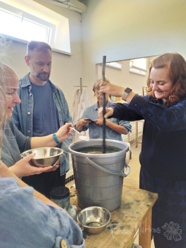 KURZ TEXTILNÍ REZERVNÍ TISK: Přírodní INDIGO